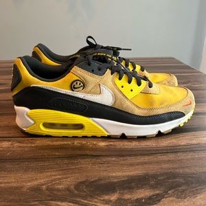 Nike Men' Air Max 90 SE 'Go The Extra Smile' Pollen/White 11.5 Used